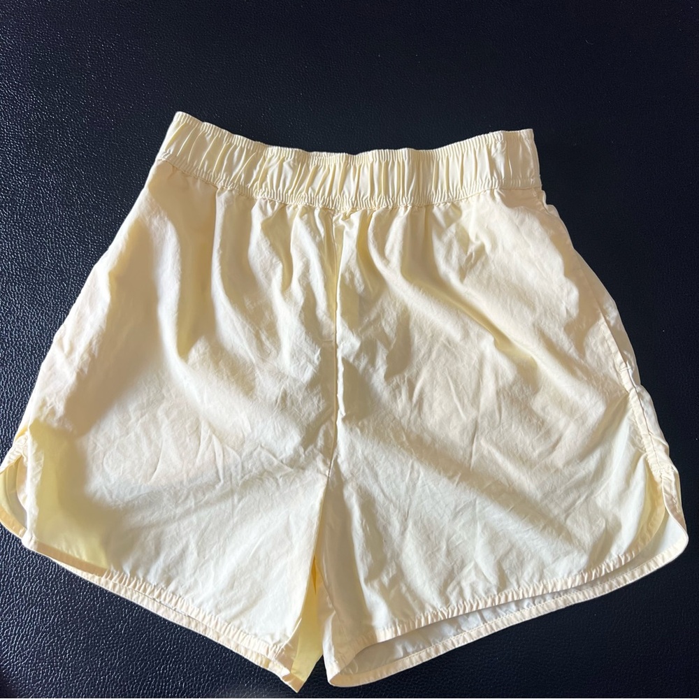 New H&M Light Yellow Casual Shorts XS